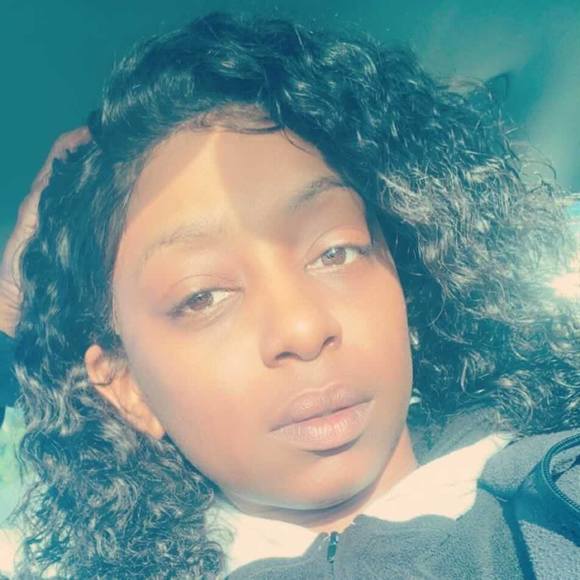 Profile Picture of Toia Thomas (@toiathomas88) on Poshmark