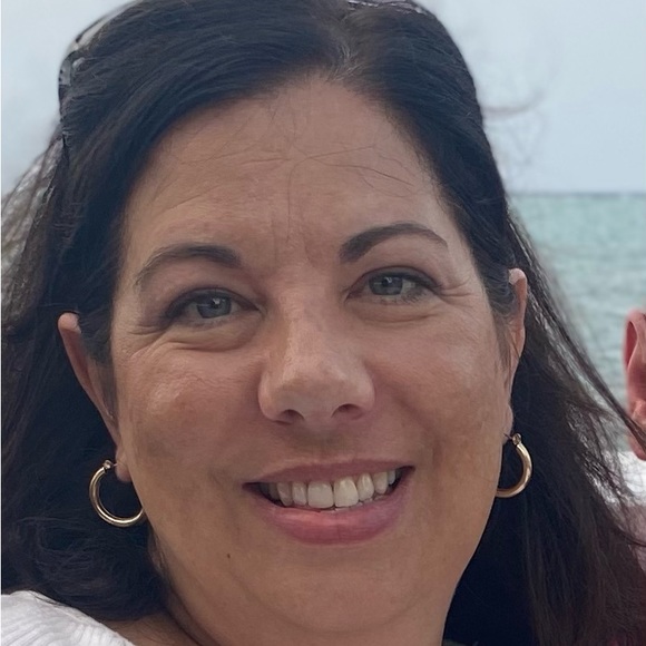 Profile Picture of Melissa Tavlin (@mtavlin) on Poshmark