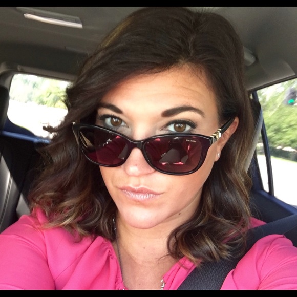 Profile Picture of Rebeckah Navitsky (@rebeckah24) on Poshmark