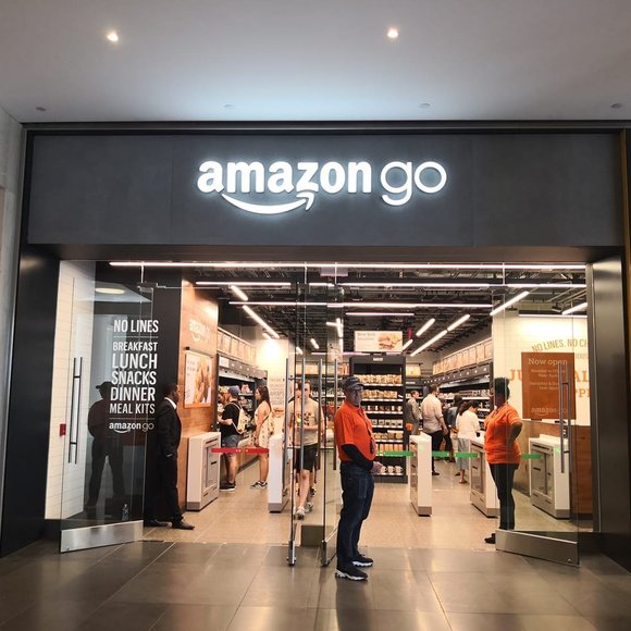 Profile Picture of Yan Zheng (@lovecsss) on Poshmark