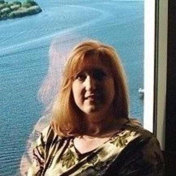 Profile Picture of Lea Davis (@leadavis14) on Poshmark