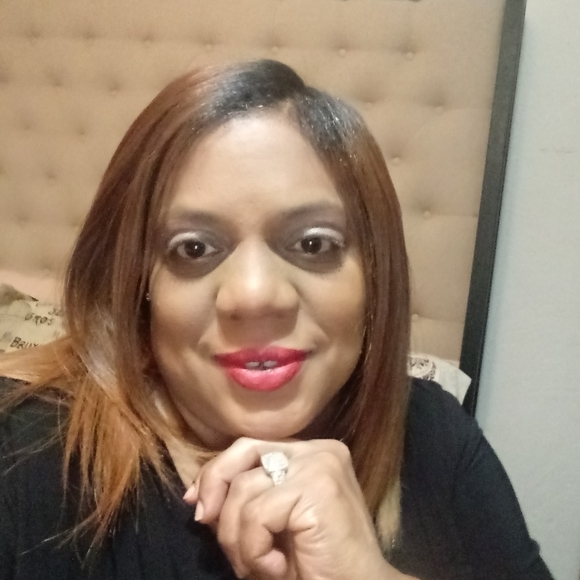 Profile Picture of La gatitaderoses Jarles (@gatitaderoses) on Poshmark