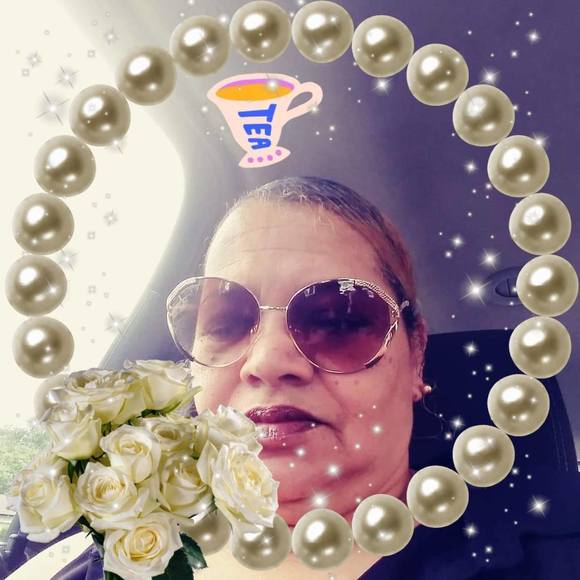 Profile Picture of Kathryn Barrett (@kathrynbarre102) on Poshmark