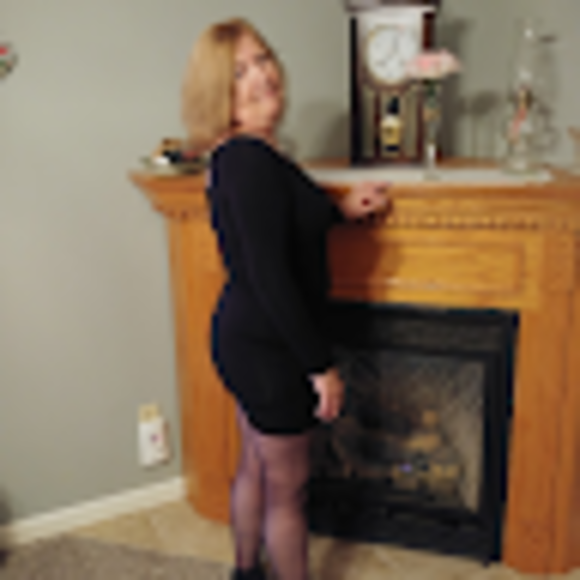 Profile Picture of Lilly Powers (@lafanto64) on Poshmark