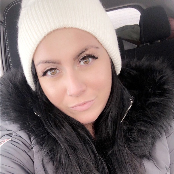 Profile Picture of Brianna Cordova (@briannamarie9) on Poshmark