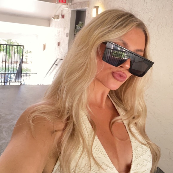 Profile Picture of Haley Pszyk (@halespsz) on Poshmark