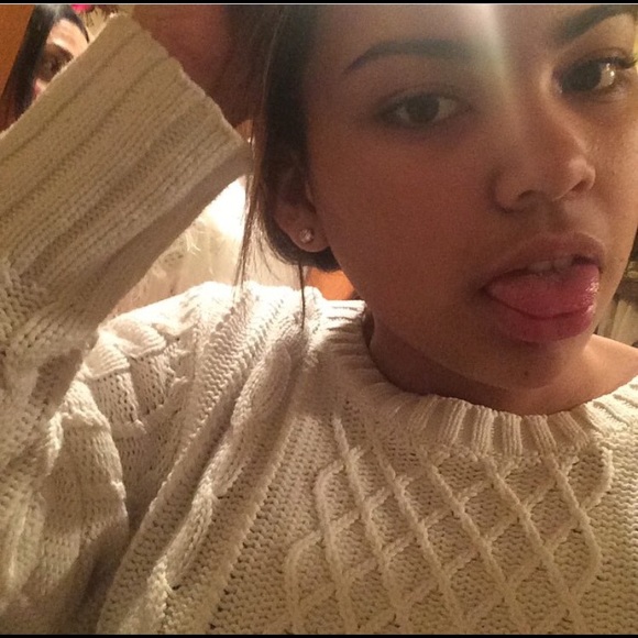 Profile Picture of Geraldine Solano (@geraa) on Poshmark