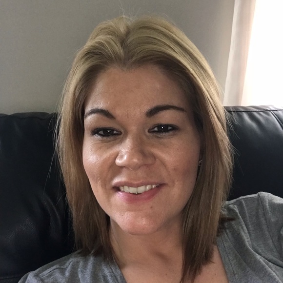 Profile Picture of Donna Ibbitson (@dmtoney) on Poshmark