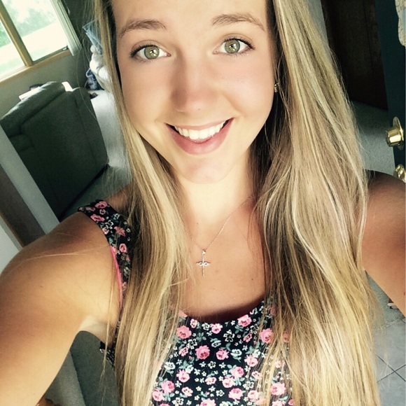 Profile Picture of Sara Ingalls (@singalls741) on Poshmark