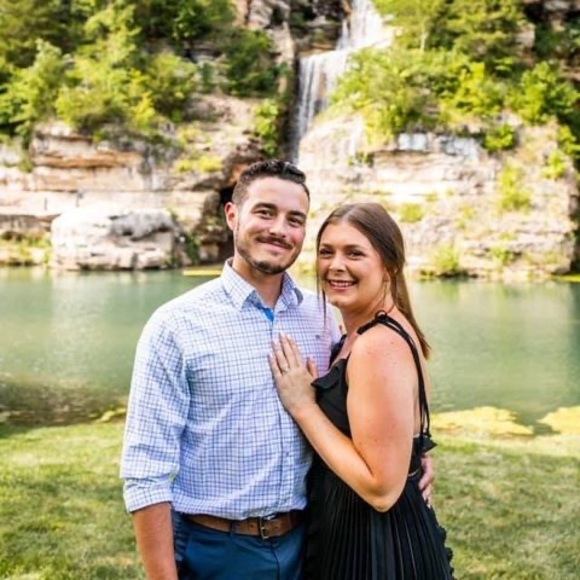 Profile Picture of Halley Parmele (@halleyparmele) on Poshmark