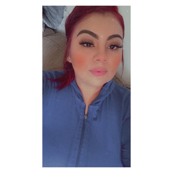 Profile Picture of Cassandra Andrade (@wendy_alonso) on Poshmark