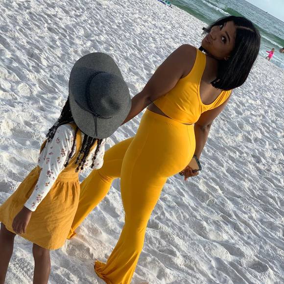 Profile Picture of Kandice Keith (@kanditierra) on Poshmark