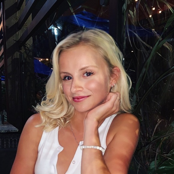 Profile Picture of Amanda Coutts (@couttsamanda) on Poshmark