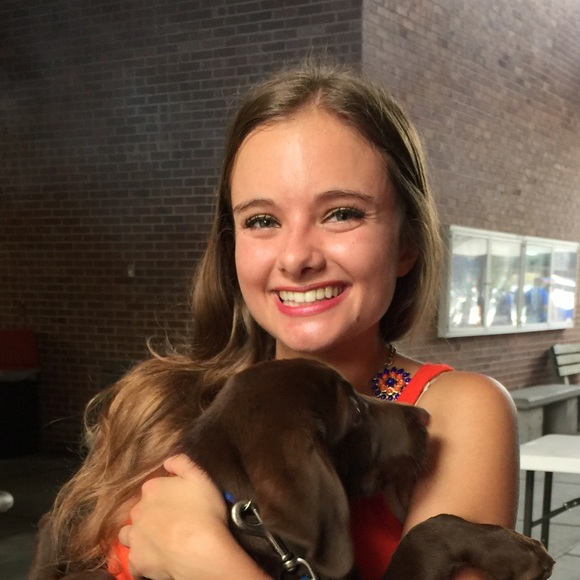 Profile Picture of Karli Sellers (@krsellers) on Poshmark