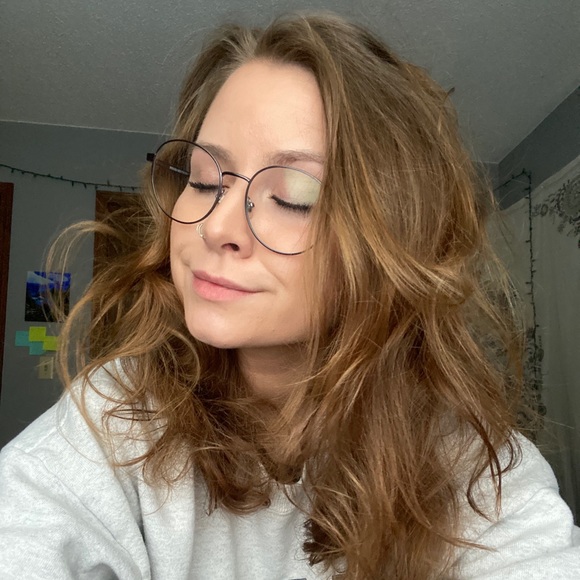 Profile Picture of Paiton Dothage (@ppaiton) on Poshmark