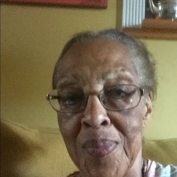 Profile Picture of Paula Hazlewood (@adelaide909) on Poshmark