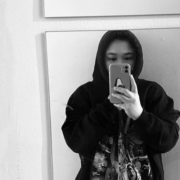 Profile Picture of Hazel Enriquez (@hazyhaze17) on Poshmark