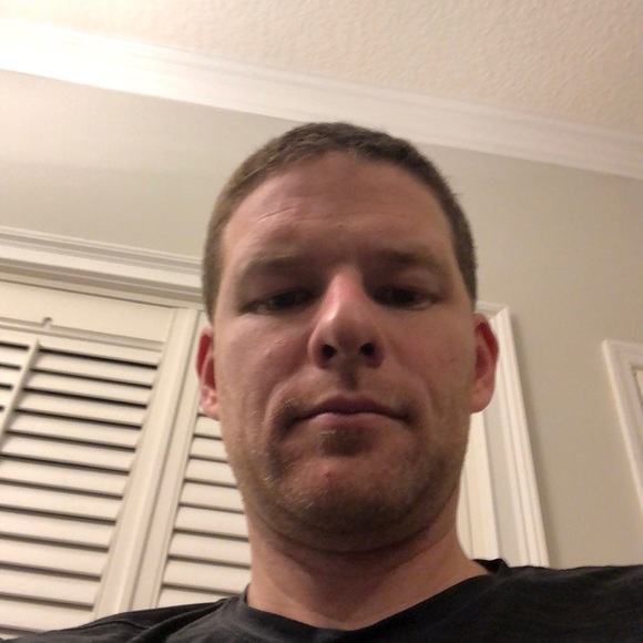 Profile Picture of Jeff Hull (@jeffreydhull) on Poshmark