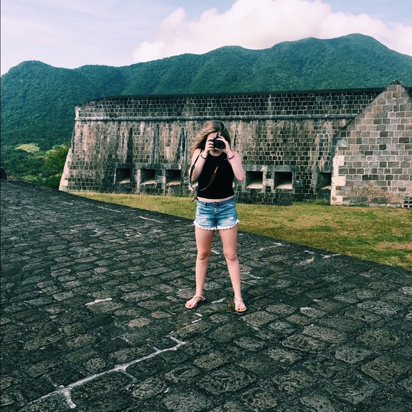 Profile Picture of Bella Ferreyra (@ferreyrabella) on Poshmark