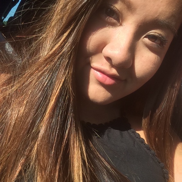 Profile Picture of Lily Nguyen (@lilynguyenjj) on Poshmark