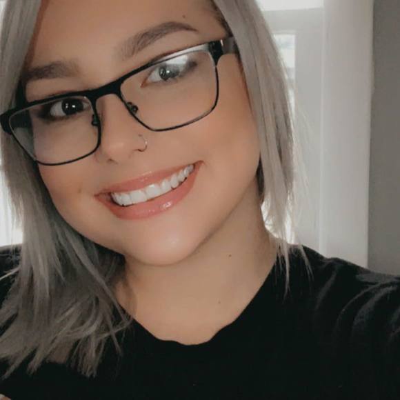 Profile Picture of Ashley Soyer (@ashleysoyer) on Poshmark