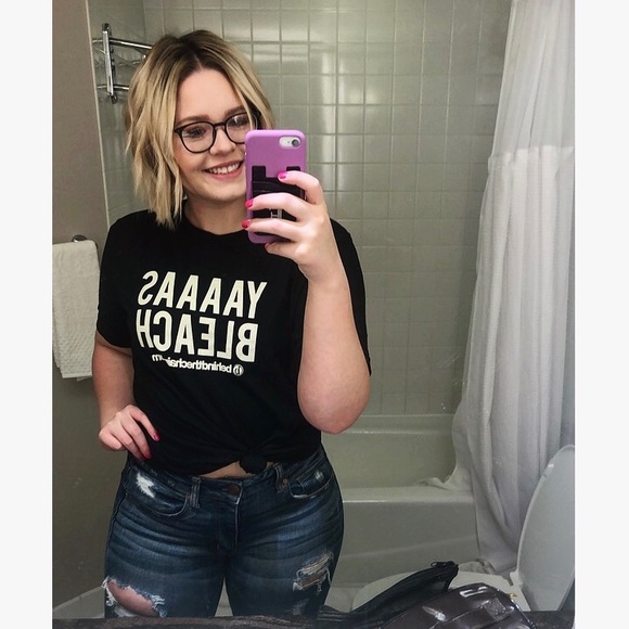 Profile Picture of Ellen Walters (@ellenwalters19) on Poshmark
