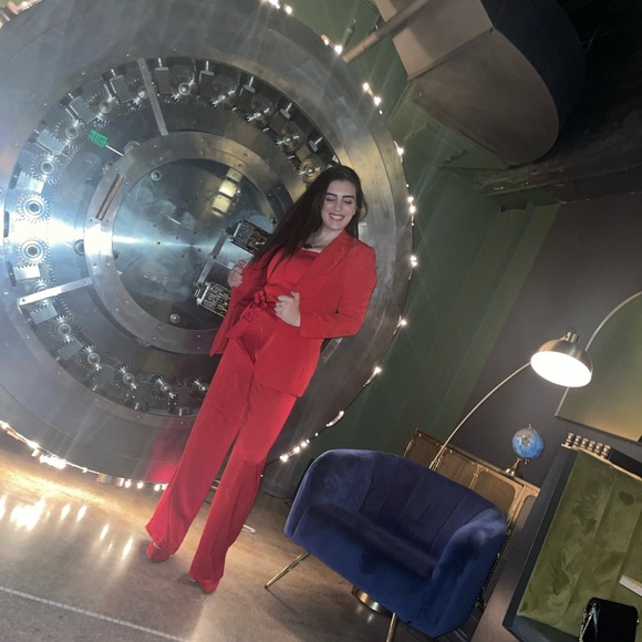 Profile Picture of Samia Srour (@samiax7) on Poshmark