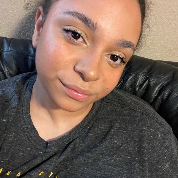 Profile Picture of Tatyanna Olmsted (@tatyannaolmsted) on Poshmark