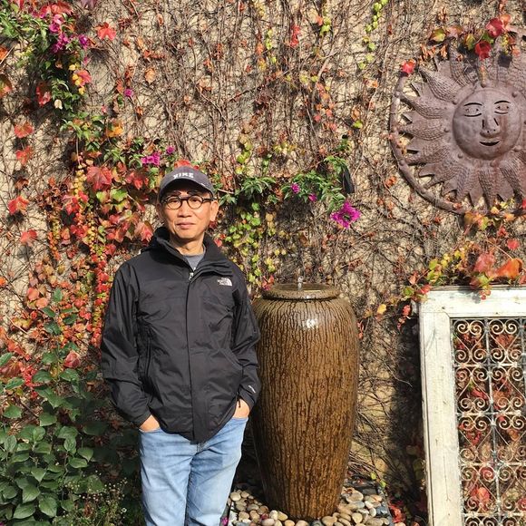 Profile Picture of Wicky Choi (@wicky618) on Poshmark