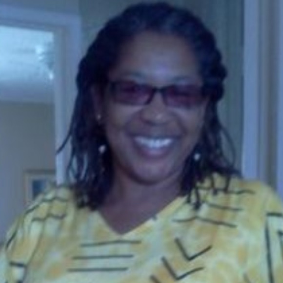 Profile Picture of Paula Massey (@afrodesigns) on Poshmark