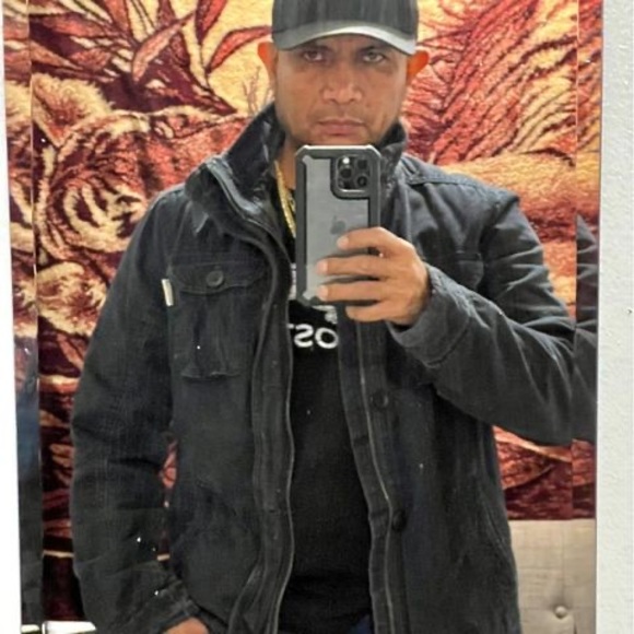 Profile Picture of Edwin lara Ferrera (@djnegro33) on Poshmark