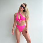 Profile Picture of Carly Charbonneau (@carlycharbs) on Instagram