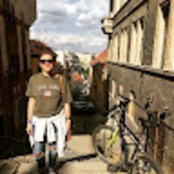 Profile Picture of Libby Whitcomb (@libbywhit26) on Poshmark