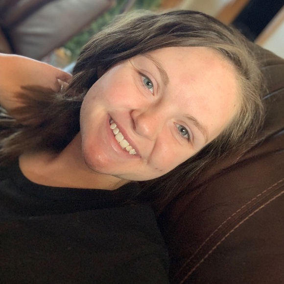 Profile Picture of Jaycee Bell (@jaycee_bell) on Poshmark