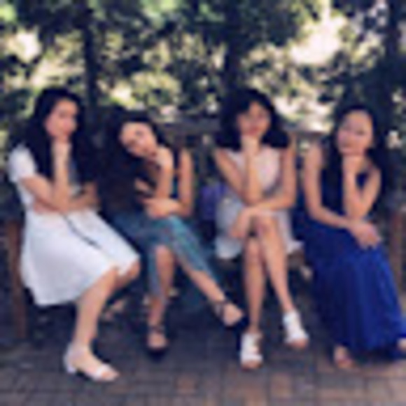 Profile Picture of Chloe victoria Moubarak (@chloemoubarak23) on Poshmark