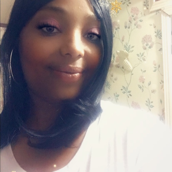 Profile Picture of Tanisha Wright (@tanisha_wright) on Poshmark