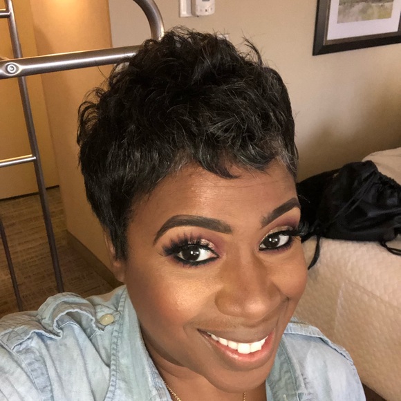 Profile Picture of Danielle Harper (@harp212) on Poshmark