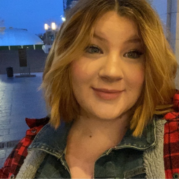 Profile Picture of Michaela Braun (@michaelabraun67) on Poshmark