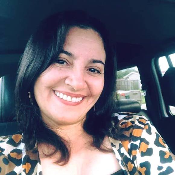 Profile Picture of Julita Echavez (@casagrandejuli) on Poshmark