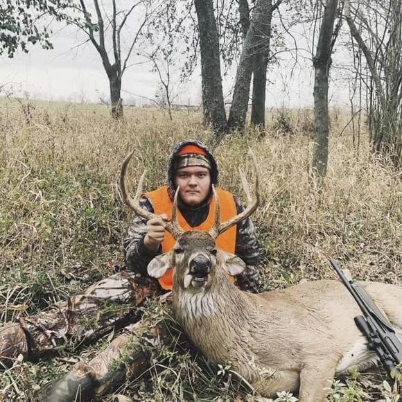 Max Valerius - Poshmark Profile Picture of Max Valerius (@max323) on Poshmark