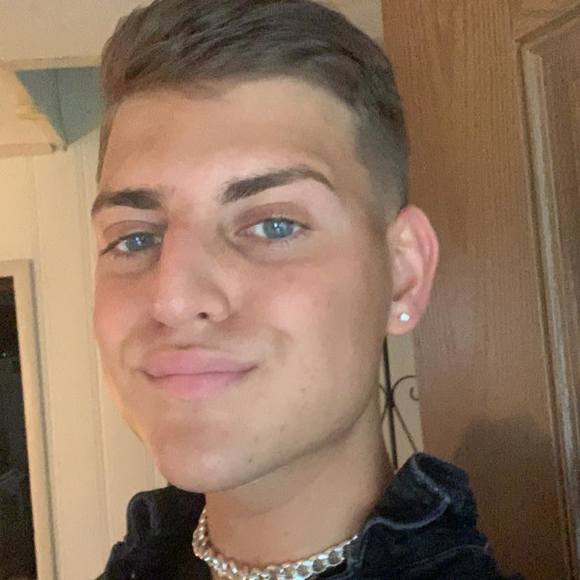 Profile Picture of Jason Mollick (@jason_mollick) on Poshmark