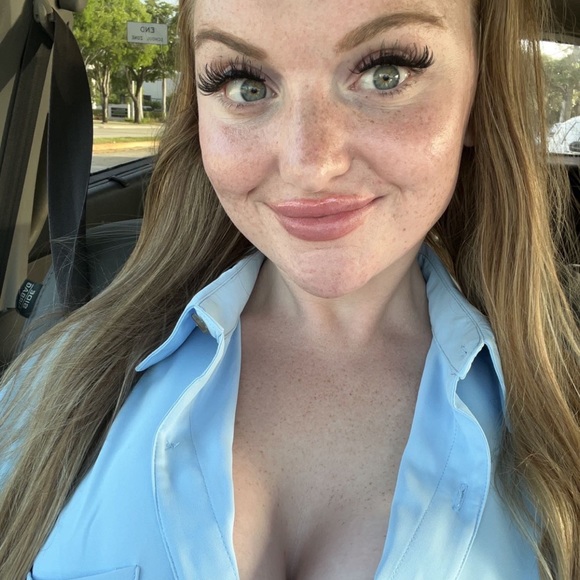Profile Picture of Julia Siegel (@juliasiegel97) on Poshmark