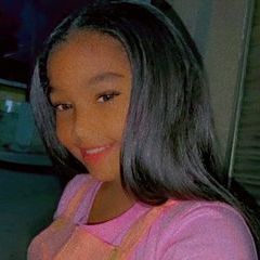 Profile Picture of perrine (@amandatienne) on Tiktok