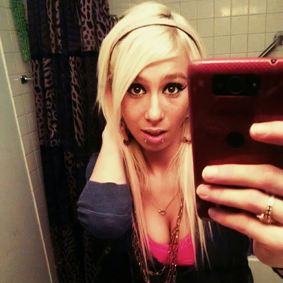 Profile Picture of Jessica Tretter (@sexykitty24) on Poshmark