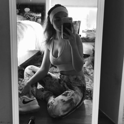 Profile Picture of Claire Barnes (@clairebarnes99) on Twitter