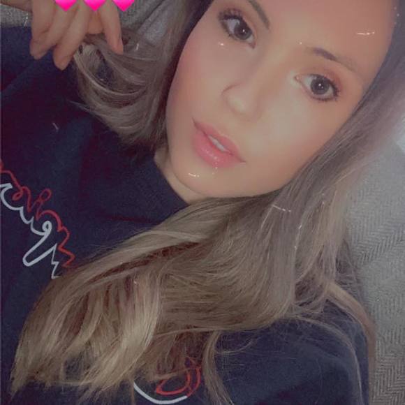 Profile Picture of Bri Hizel (@bri_hizel) on Poshmark