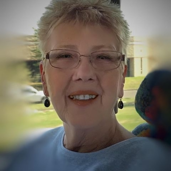 Profile Picture of Rosemary Countess (@roseems) on Poshmark