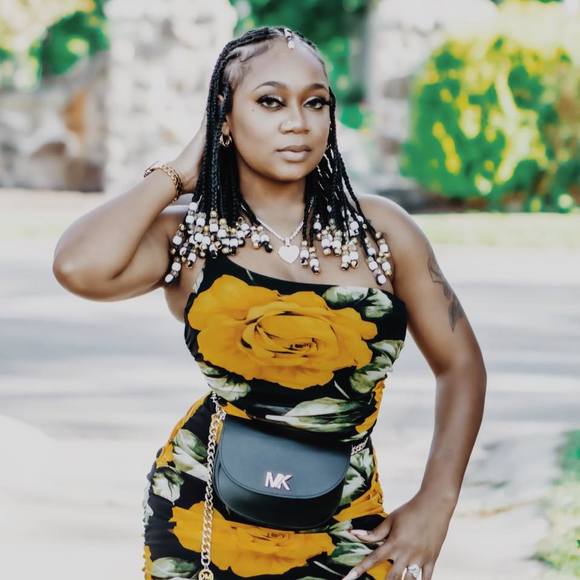 Profile Picture of Andraya Higgins (@andraya_higgins) on Poshmark