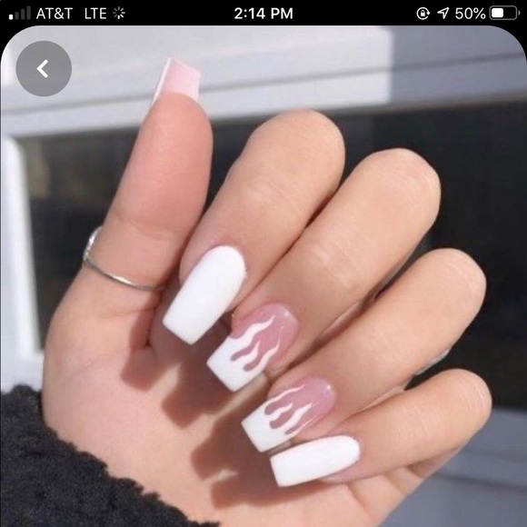 Profile Picture of Chloe Batchelor (@crayannb) on Poshmark