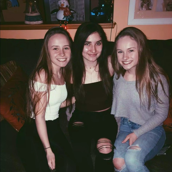 Profile Picture of Kyra Magafas (@kyra_magafas) on Poshmark